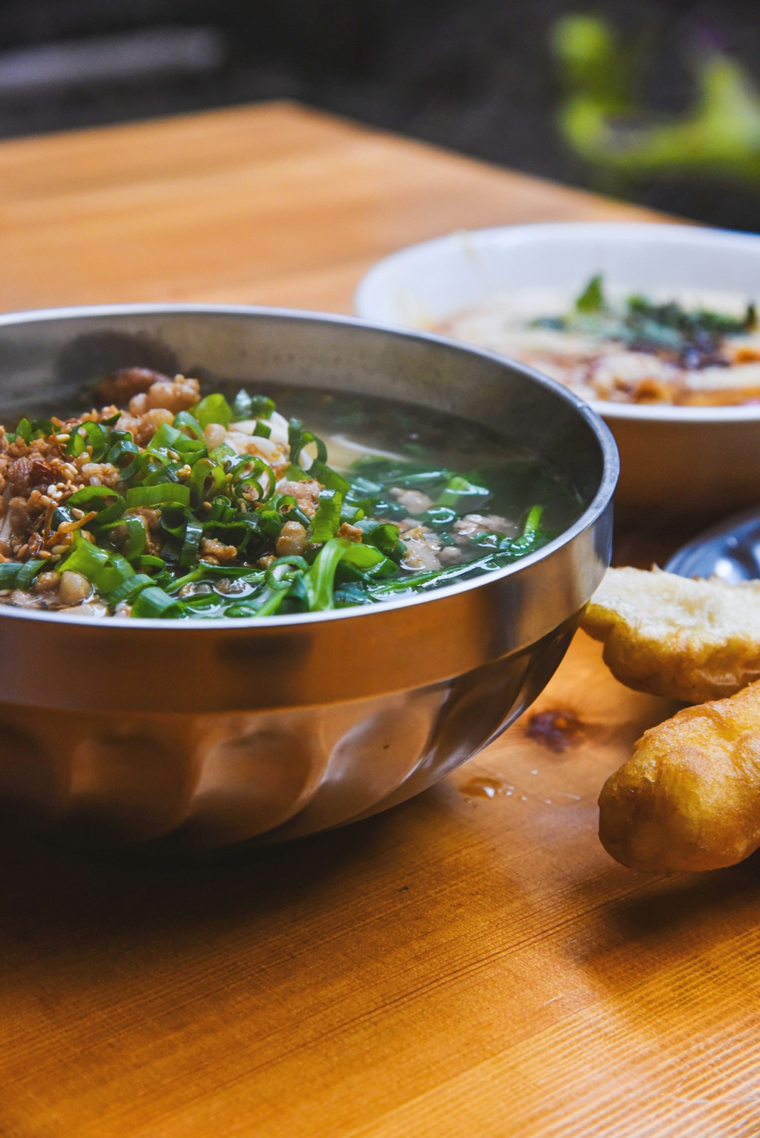 A Naxi spread on a courtyard table — air-dried-pork hotpot, Lijiang baba flatbread, grilled fish and chickpea jelly